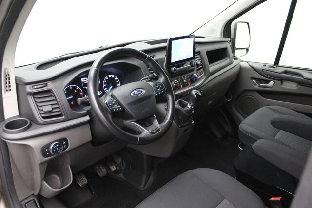 Ford TRANSIT CUSTOM 320 2.0 TDCI L2H1 Limited DC Dubbel Cabine 2020 1e eigenaar | Navigatie | Carplay | Cruise control | Airco | Trekhaak | Bluetooth | PDC | Lichtmetaal | Voorruitverwarming | Stoelverwarming |