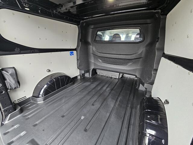 Ford TRANSIT CUSTOM 320 2.0-136pk TDCI L2H1 Limited dubbele cabine 6-zits. De NIEUWE Ford Transit Custom mèt dubbele cabine ! Airco, cruise cntrl, LED verl., Apple carplay/Android auto, LM wielen, stoel- en voorraamverwarming, camera, parkeersensoren v+a etc.