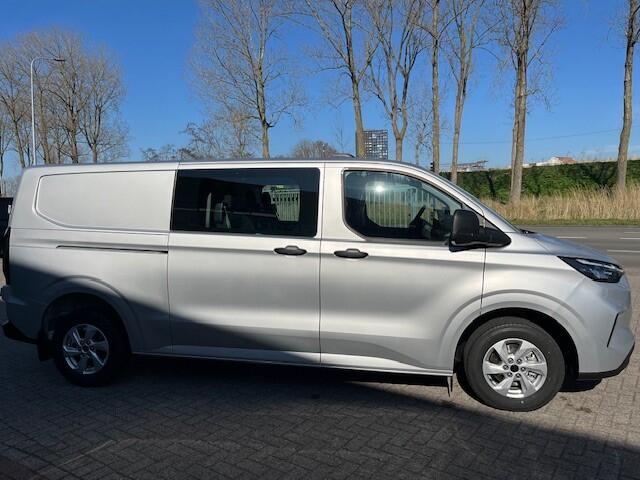 Ford TRANSIT CUSTOM Trend DCL2H1 320 150PK MT6 BPM VRIJ I DUBBEL CABINE I 150PK I 5Pers. I CAMERA I DUBBELE SCHUIFDEUR 5 JAAR GARANTIE I LM VELGEN I LED KOPLAMPEN