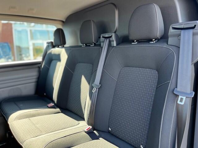 Ford TRANSIT CUSTOM Trend DCL2H1 320 150PK MT6 BPM VRIJ I DUBBEL CABINE I 150PK I 5Pers. I CAMERA I DUBBELE SCHUIFDEUR 5 JAAR GARANTIE I LM VELGEN I LED KOPLAMPEN