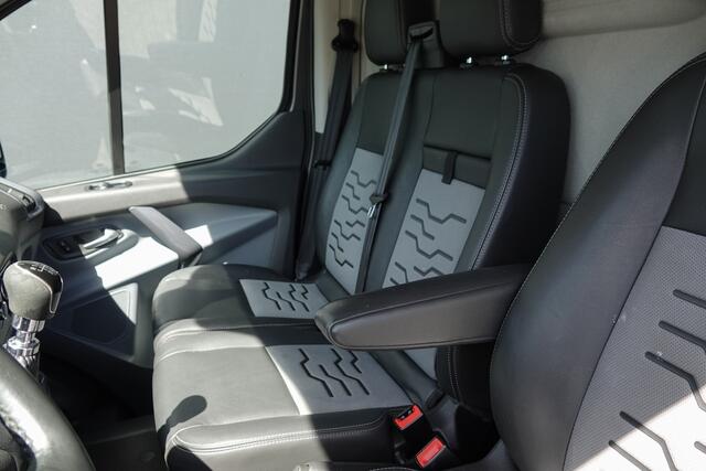 Ford TRANSIT CUSTOM L2H1 2.2Tdci 125Pk | Anniversary Edition | Stoel-Bank | Achteruitrijcamera | Trekhaak | Side Bars | 18'' | Magnetic Grey