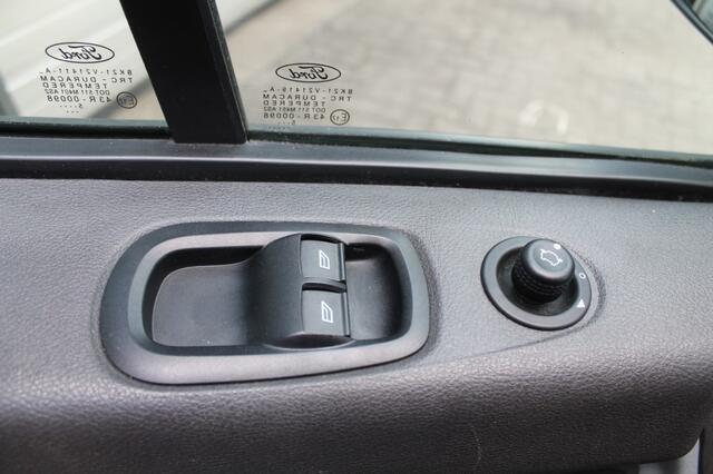 Ford TRANSIT CUSTOM 290 2.2TDCI L1H1TREL LAADKLEP AIRCO CRUISE NAVI