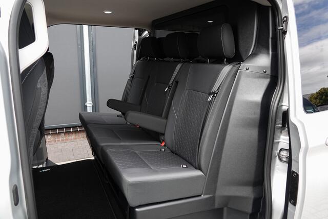 Ford TRANSIT CUSTOM L2H1 Dubbel Cabine 2.0Tdci 170Pk Aut. | Limited | Achteruitrijcamera | 2xSchuifdeur | Trekhaak | 17'' | Moondust Zilver