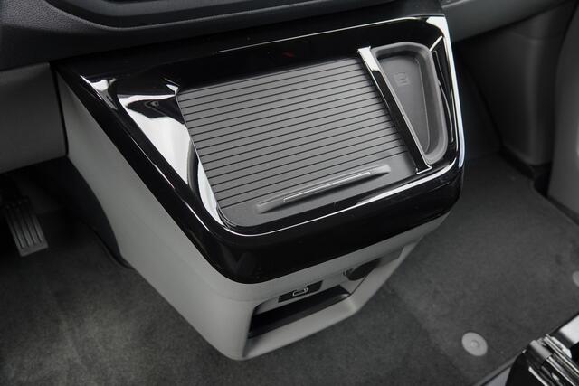 Ford TRANSIT CUSTOM L2H1 Dubbel Cabine 2.0Tdci 170Pk Aut. | Limited | Achteruitrijcamera | 2xSchuifdeur | Trekhaak | 17'' | Moondust Zilver