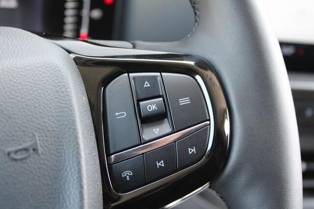 Ford TRANSIT CUSTOM 320 2.0 TDCI L2H1 Trend DC 136pk - Carplay - Android - Camera - Trekhaak - LED koplampen - Stoel + Stuurverwarming - Rijklaar