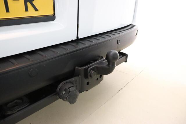 Ford TRANSIT CUSTOM 280 2.0 TDCI L1H1 Trend | Navigatie | Trekhaak | Achteruitrijcamera | 3-Zits | Laadruimte afwerking | Airco