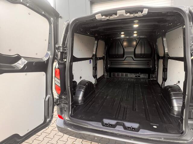 Ford TRANSIT CUSTOM 320 2.0 TDCI L2H1 Limited Nieuw direct rijden VVB243 BPM vrij! Benut nu nog uw voordeel!