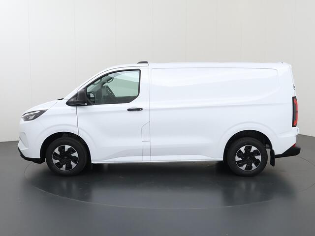 Ford TRANSIT CUSTOM E-Transit 320 | L1 H1 | Trend | 65 kWh | 2300 KG. AHW | Climate Control | Apple Carplay / Android Auto | 328 KM Range | Voorruitverwarming | Stoelverwarming | LED Koplampen | Achterdeuren |
