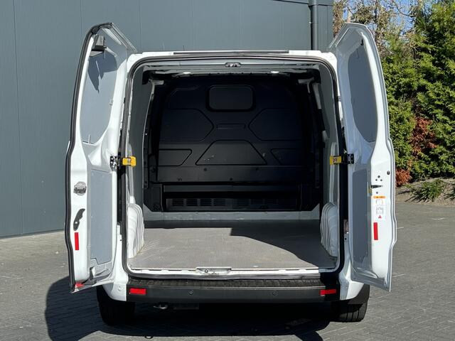 Ford TRANSIT CUSTOM 2.0 TDCI 130 PK AUTOMAAT / L2H1 / 1e EIGENAAR / 44.043 KM !! / AIRCO / ADAPTIVE CRUISE / NAVI / 3-ZITS