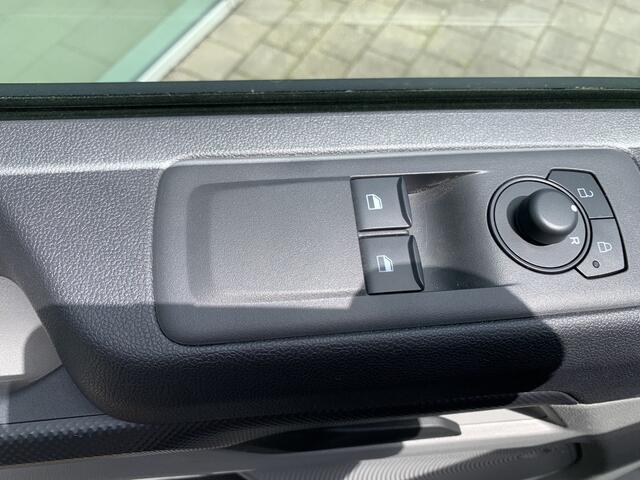 Ford TRANSIT CUSTOM 280 L1H1 Bestelauto Trend E6.2 81 kW / 110 pk | Handgeschakeld | App Connect