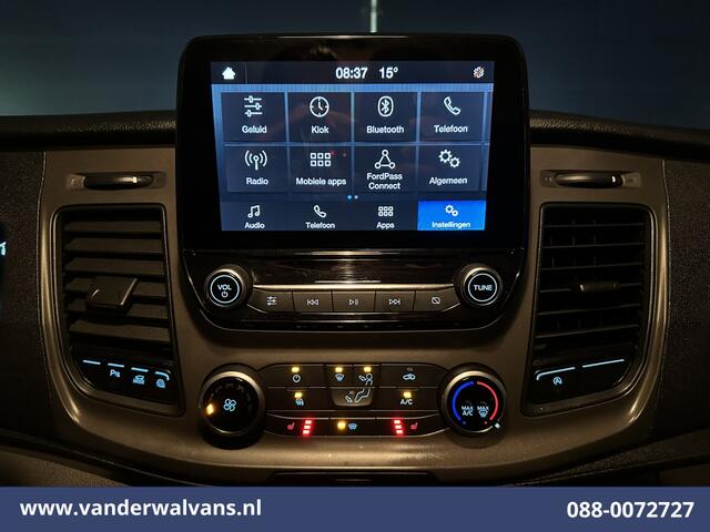 Ford TRANSIT CUSTOM 2.0 TDCI 131pk L2H1 Euro6 Airco | LED | Apple Carplay | Cruisecontrol | 2800kg Trekhaak Parkeersensoren, Stoelverwarming, Verwarmde voorruit, Bijrijdersbank