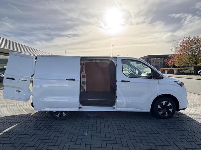 Ford TRANSIT CUSTOM 320 2.5 PHEV L1H1 Trend 233pk | Zuid | 13 polige trekhaak met Trailer Sway Control | LED laadruimteverlichting (5 spots) | Laadvloer Hout