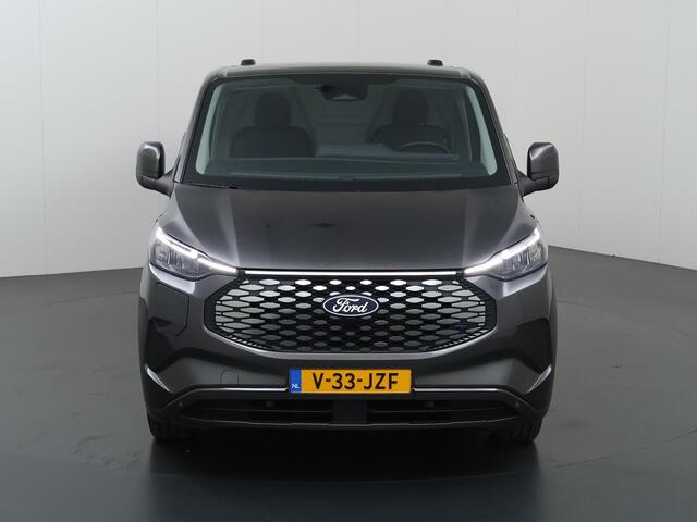 Ford TRANSIT CUSTOM e-Transit 340 | L2 H1 | LIMITED | 65 kWh | 218 PK | 328 KM WLTP | ADAPTIVE CRUISE | LED | STOELVERWARMING | PARKEERPAKKET | NAVIGATIE | 2-ZITS | LAADRUIMTE PAKKET | SNEL LADEN | CARPLAY / ANDROID AUTO | 2300 KG AHW