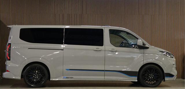Ford TRANSIT CUSTOM 300 2.0 TDCI L2H1 Sport 170 PK DC | L+R Schuifdeur | Dubbel Cabine | 360 Camera | ACC | Blind Spot | Navigatie | Camera | CarPlay | Lane Assist | | Raptor Edition | Elek. Trekhaak | 5-Zitter | BPM VRIJ | Verlengde fabrieksgarantie tot 12-2029 | Dubbel Cab