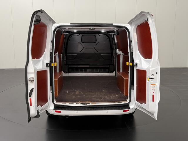 Ford TRANSIT CUSTOM 2.0TDi 130PK Lang Limited | Navigatie | Camera | 3-Persoons | Airco | Cruise