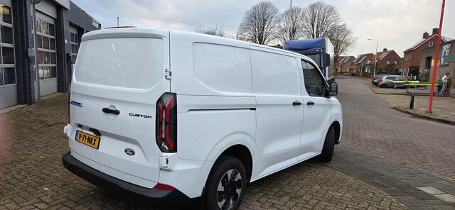 Ford TRANSIT CUSTOM E-Transit 320 L1H1 Trend 65 kWh Direct leverbaar