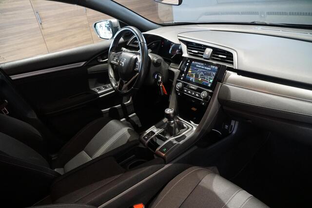 Honda CIVIC 1.0 i-VTEC Elegance + APPLE CARPLAY / TREKHAAK