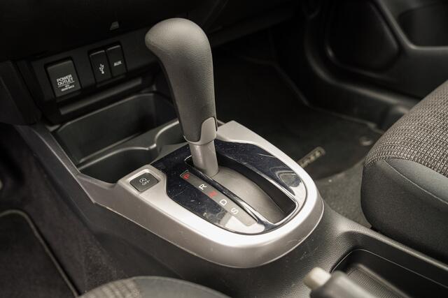 Honda JAZZ 1.3i V-TEC TREND - AUTOMAAT - 16" LICHTMETAAL - TREKHAAK - VERWARMDE VOORSTOELEN