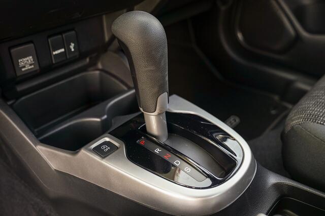 Honda JAZZ 1.3i VTEC COMFORT - AUTOMAAT - ALL WEAHTERS - STOELVERWARMING