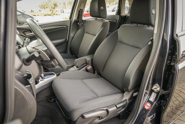 Honda JAZZ 1.3i VTEC COMFORT - AUTOMAAT - NAVIGATIE - TREKHAAK