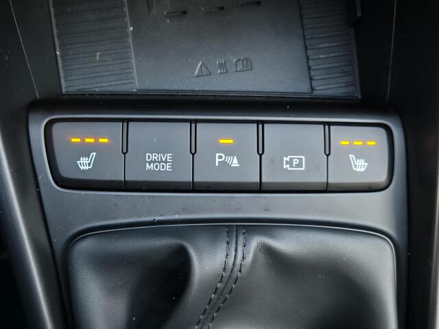 Hyundai Bayon 1.0 T-GDI Premium Handgeschakeld / Trekhaak Afneembaar / Trekgewicht 1110 kg / Achteruitrijcamera / Stuur-, en Stoelverwarming / Cruise control / Keyless Entry/Start / Apple Carplay Android Auto / Climate control /