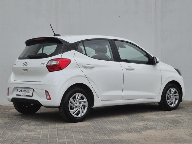 Hyundai I 10 1.0 Comfort 5-zits Automaat / Allseason banden / Airco / / Dealer onderhouden / Cruise control / Elektrische ramen voor / LED verlichting / Lane assist /