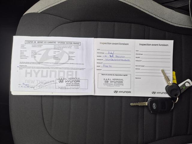 Hyundai I 10 1.0 Comfort 5-zits Automaat / Allseason banden / Airco / / Dealer onderhouden / Cruise control / Elektrische ramen voor / LED verlichting / Lane assist /