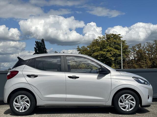 Hyundai I 10 1.0 Comfort | ¤2500 KORTING | CAMERA | PARKEERSENSOREN | NAVIGATIE | APPLE CARPLY & ANDROID AUTO | NIEUW UIT VOORRAAD