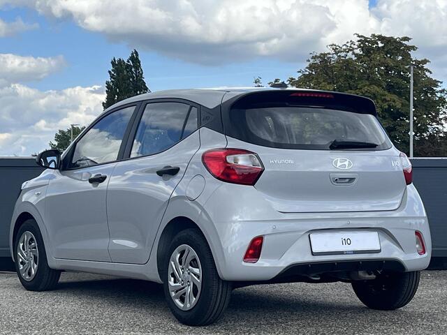Hyundai I 10 1.0 Comfort | ¤2500 KORTING | CAMERA | PARKEERSENSOREN | NAVIGATIE | APPLE CARPLY & ANDROID AUTO | NIEUW UIT VOORRAAD