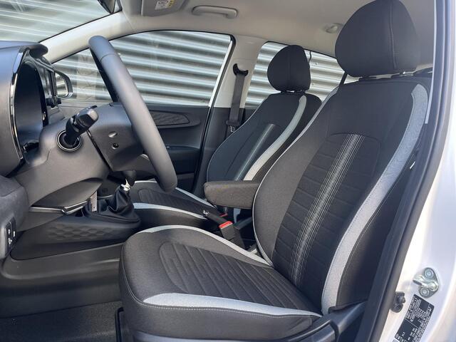 Hyundai I 10 1.0 Comfort Smart | ¤2500 KORTING | CAMERA | PARKEERSENSOREN | NAVIGATIE | APPLE CARPLY & ANDROID AUTO | NIEUW UIT VOORRAAD