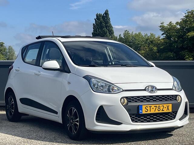 Hyundai I 10 1.0i Comfort | Schuifdak-Vouwdak| Navigatiesysteem & Apple Carplay-Android Auto | Lichtmetalen velgen | Parkeersensoren | Lage kmstand | Volledig dealer onderhouden |