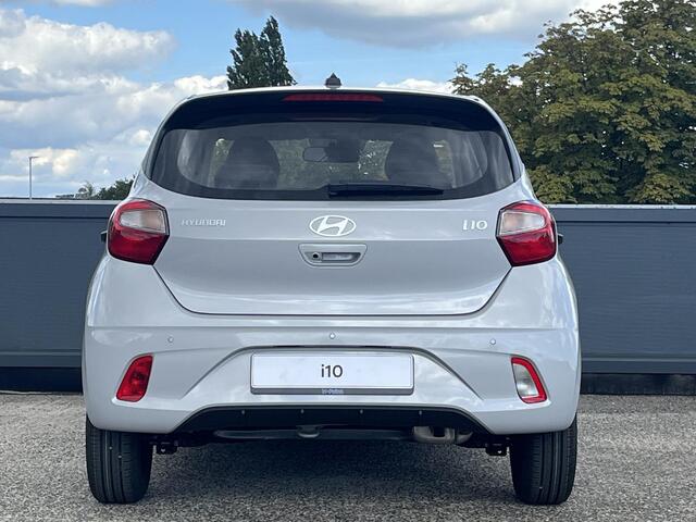 Hyundai I 10 1.0 Comfort | ¤2500 KORTING | CAMERA | PARKEERSENSOREN | NAVIGATIE | APPLE CARPLY & ANDROID AUTO | NIEUW UIT VOORRAAD