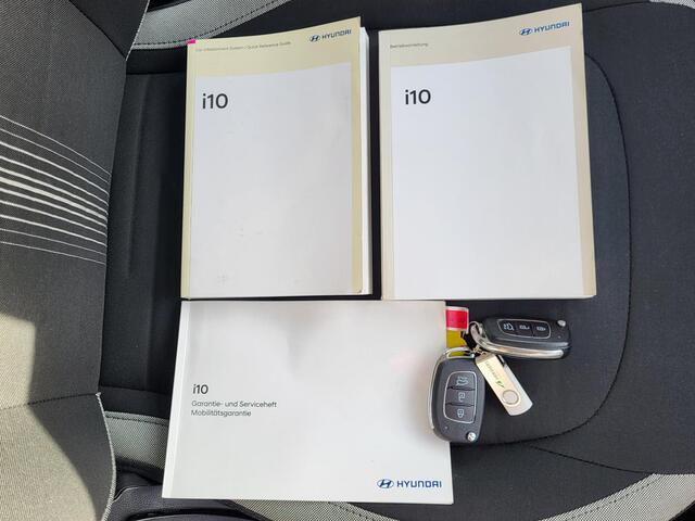 Hyundai I 10 1.0 Automaat / Dealer onderhouden / Airco / Verwarmde voorstoelen / Verwarmd stuurwiel / Android Auto / Apple Carplay / DAB