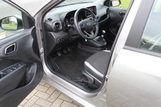 Hyundai I 10 1.0 Airco-Cruise-Navi-Camera-Carplay 12 Maanden Bovag Garantie !!