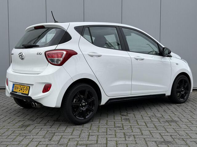 Hyundai I 10 1.0i i-Motion Comfort / 1e Eigenaar / NL Auto / Climate & Cruise Control / Black Pack / Elek. Ramen Voor + Achter /