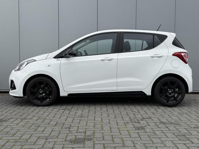 Hyundai I 10 1.0i i-Motion Comfort / 1e Eigenaar / NL Auto / Climate & Cruise Control / Black Pack / Elek. Ramen Voor + Achter /