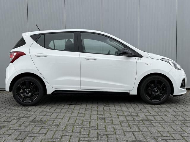 Hyundai I 10 1.0i i-Motion Comfort / 1e Eigenaar / NL Auto / Climate & Cruise Control / Black Pack / Elek. Ramen Voor + Achter /
