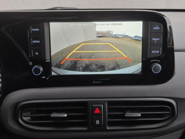 Hyundai I 10 1.0 Comfort Smart Handgeschakeld / Allseason banden / Navigatie via Apple Carplay of Android Auto / Cruise control / Stuur en Stoel verwarming / Achteruitrijcamera / Climate control