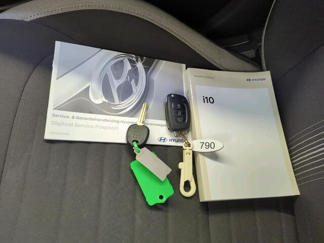 Hyundai I 10 1.0 Comfort Smart Airco Navi Carplay Cruise Control Camera Achter Verkeerbord herkenning DAB+ Lane Assist Grootlicht assistent