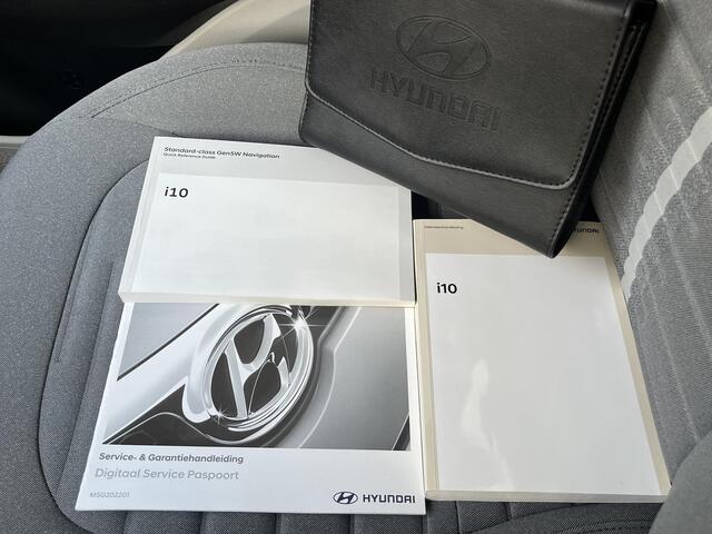 Hyundai I 10 1.0 Premium / Dealer onderhouden / Navigatie / Climate control / Camera / Parkeersensoren / Cruise / Apple carplay & Android auto /