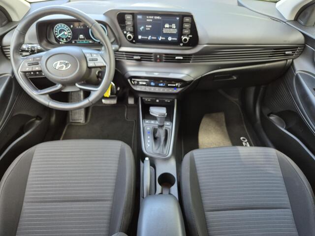 Hyundai I 20 1.0 T-GDI Comfort Automaat / Navigatie via Apple Carplay of Android Auto / Achteruitrijcamera / Cruise control / Stuur- en Stoelverwarming / Climate control / Lichtmetalen wielen 16" /