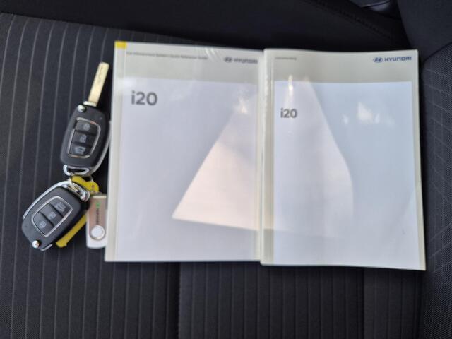 Hyundai I 20 1.0 T-GDI Comfort Automaat / Navigatie via Apple Carplay of Android Auto / Achteruitrijcamera / Cruise control / Stuur- en Stoelverwarming / Climate control / Lichtmetalen wielen 16" /