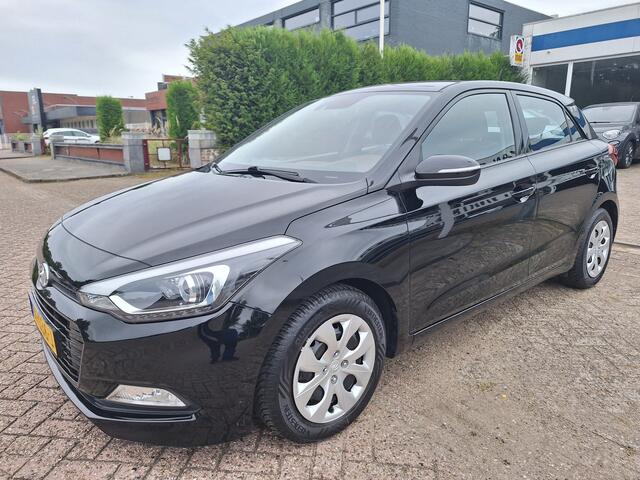 Hyundai I 20 1.0 T-GDI TREKHAAK / CLIMA/CAMER/NAVI/PDC