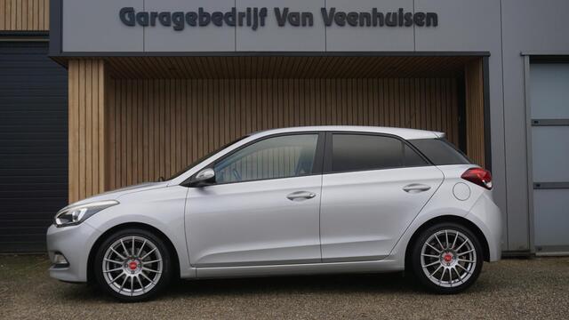 Hyundai I 20 1.0 T-GDI 100pk 5Drs Comfort 17inch LM Navi LED A-Camera Clima DAB *NL auto* Sportief! 130284km!