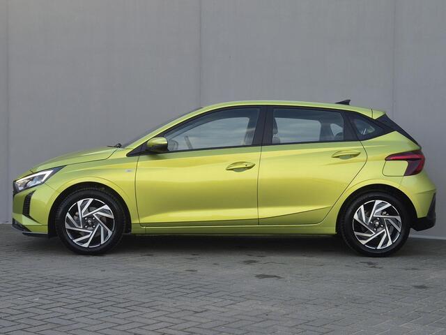 Hyundai I 20 1.0 T-GDI Premium / Fabrieksgarantie tot 02-2029 / Dealer onderhouden / Allseason banden / Trekhaak afneembaar / Stuur-, Stoel en Achterbank verwarming / Trekgewicht 1110 kg / Achteruitrijcamera / Keyless Entry/Start /