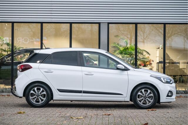 Hyundai I 20 1.0 T-GDI Comfort Automaat | Navi | Apple CarPlay | Camera | Trekhaak | 4-Season