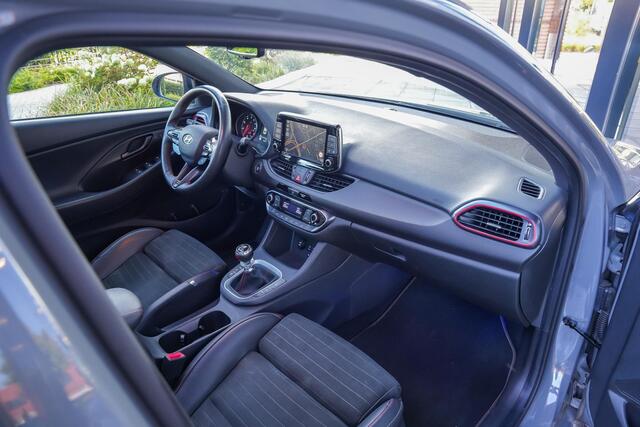 Hyundai I 30 N2 Performance Fastback 2.0 275pk T-GDI |panoramadak|memory|alacantara\leder|Apple Carplay|winterpack|parkeercamera|elek. stoelen|19" lichtmetalen velgen|