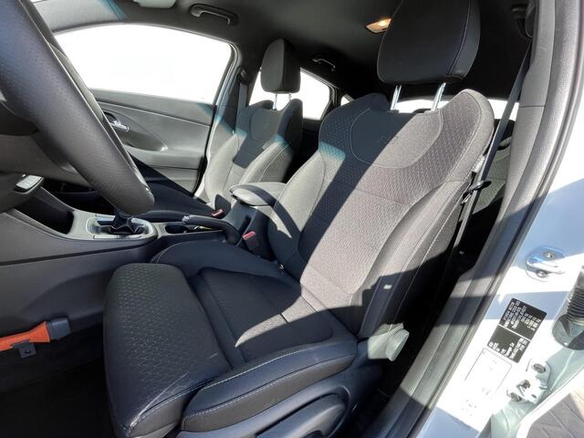 Hyundai I 30 Fastback 1.4 T-GDI 140PK N Line / Navigatie / Keyless / Achteruitrijcamera / Climate control / Cruise control / Draadloze telefoonlader / Fabr. garantie tot 04-04-2025 / 1e eigenaar / N-Line / 1.410kg Trekgewicht