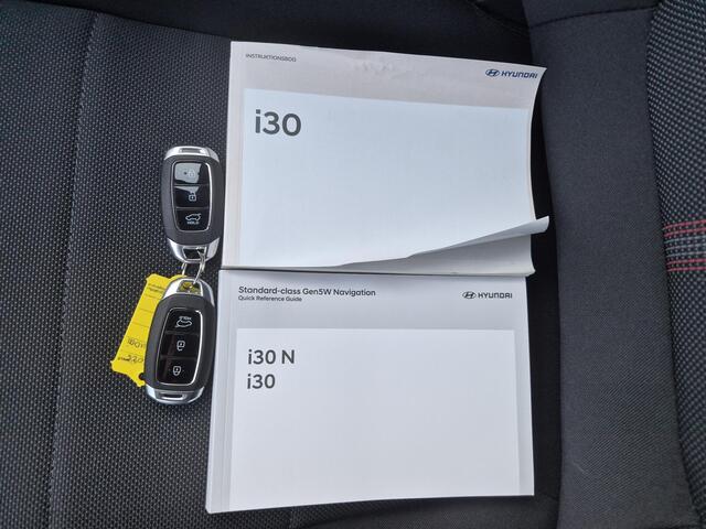 Hyundai I 30 Wagon 1.0 T-GDi MHEV N-Line Automaat / Fabrieksgarantie tot 01-2030 / Stuur-, en Stoel verwarming / Achteruitrijcamera / Adaptief CC / Keyless Entry/Start / Climate control / Apple Carplay Android Auto /