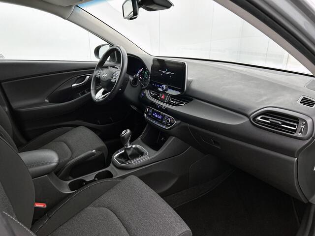 Hyundai I 30 1.0 T-GDi MHEV Comfort Smart | Apple Carplay / Android Auto (Navigatie) | Trekhaak | Parkeersensoren achter | Climate control |